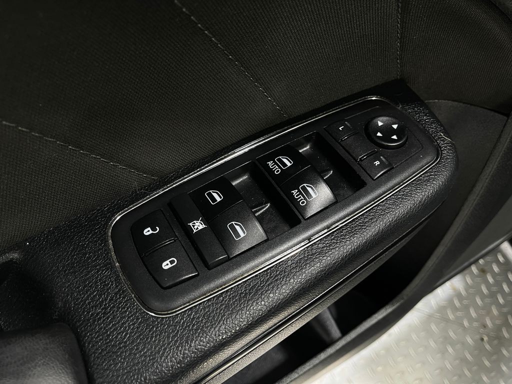 2018 Dodge Charger Image 17