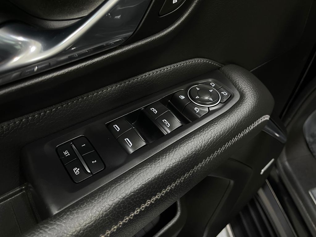 2021 GMC Yukon Image 17