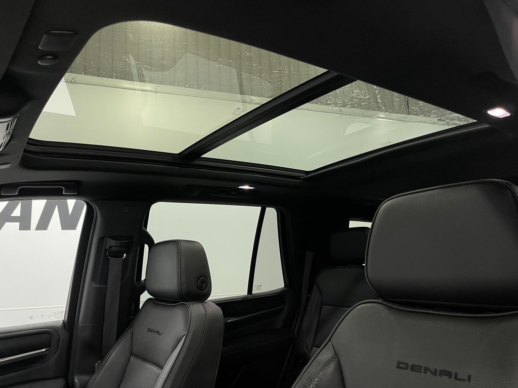 2021 GMC Yukon Image 12