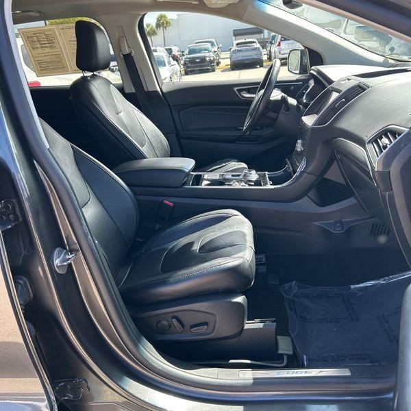 2020 Ford Edge Image 8