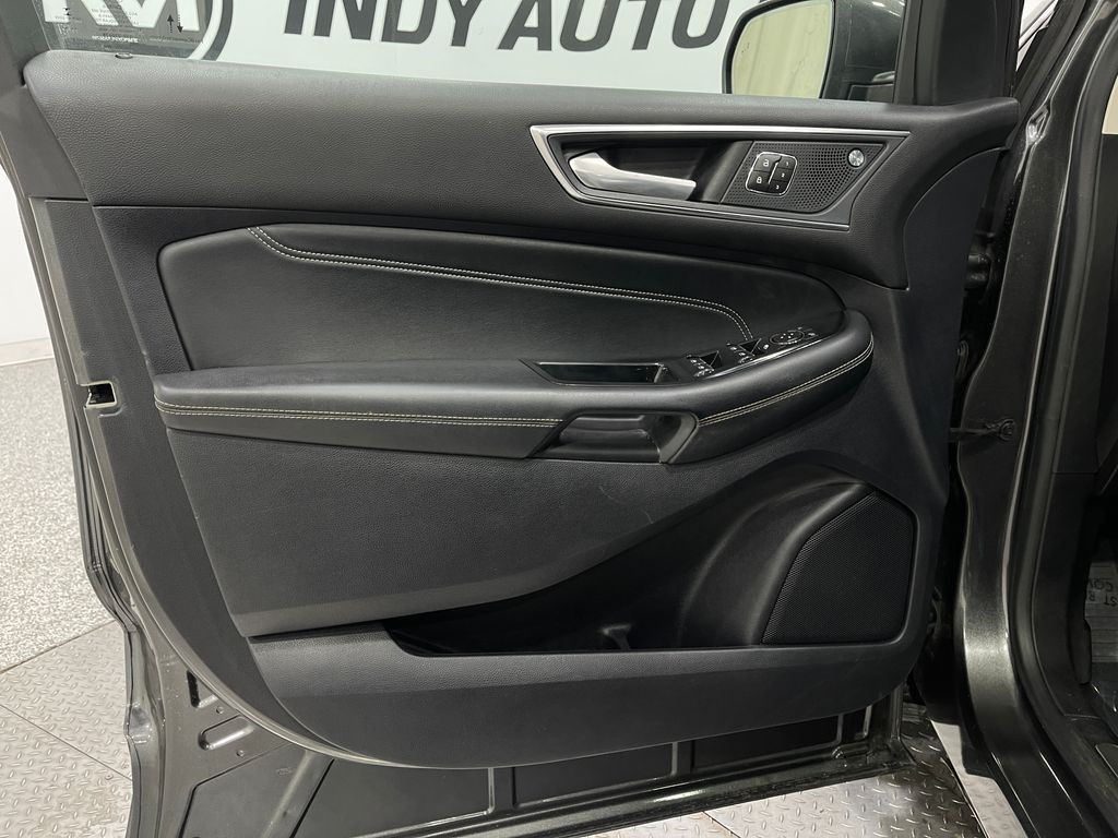 2020 Ford Edge Image 15
