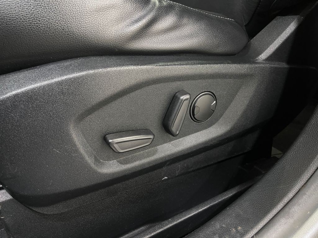 2020 Ford Edge Image 17