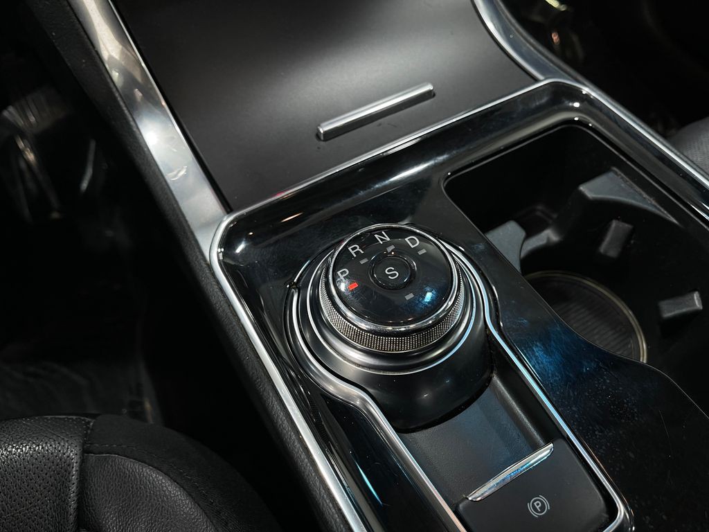 2020 Ford Edge Image 30