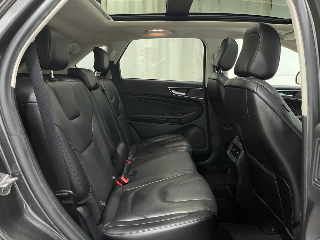 2020 Ford Edge Image 32