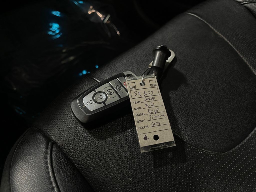2020 Ford Edge Image 38