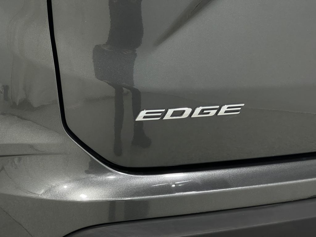 2020 Ford Edge Image 40