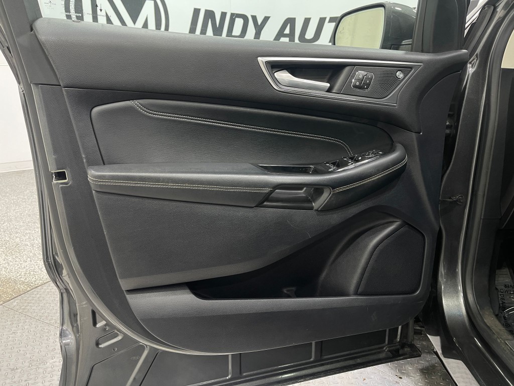 2020 Ford Edge Image 15