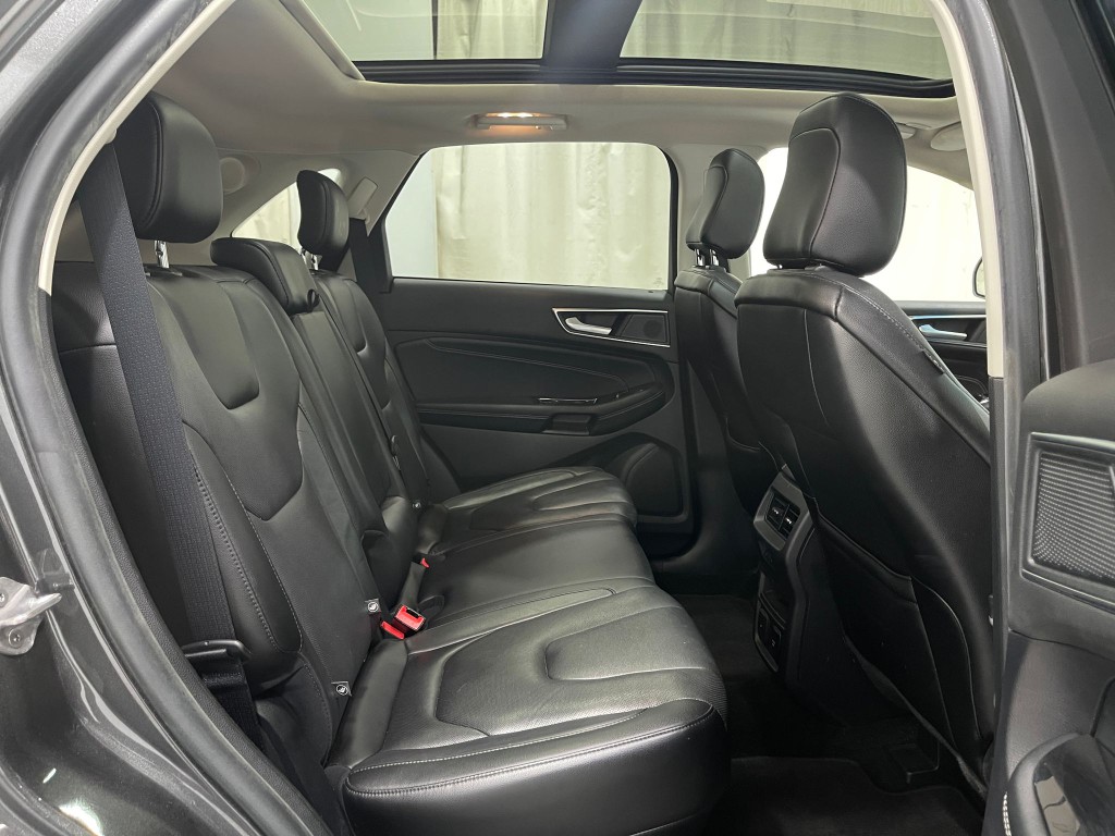 2020 Ford Edge Image 32