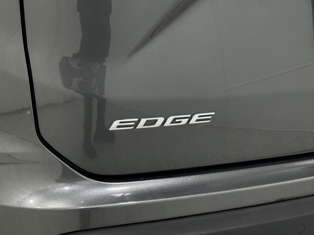 2020 Ford Edge Image 40