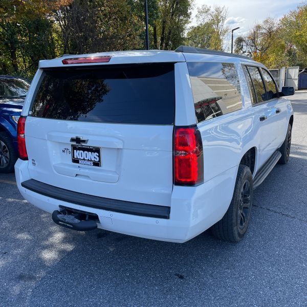 2019 Chevrolet Suburban Image 3