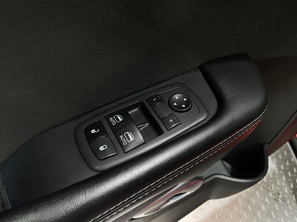 2022 Dodge Challenger Image 14