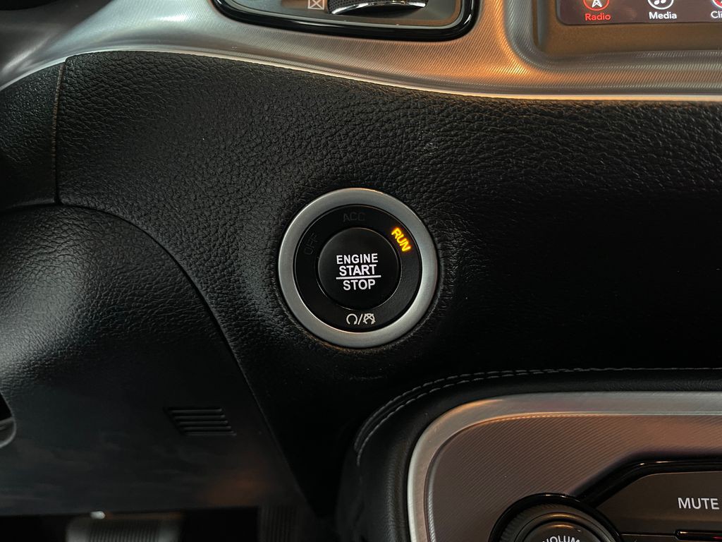 2022 Dodge Challenger Image 19