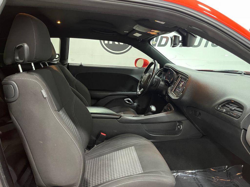 2022 Dodge Challenger Image 30