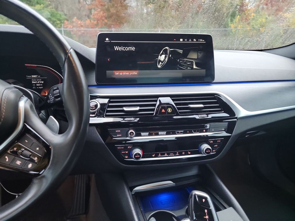 2021 BMW 5 Series Image 9