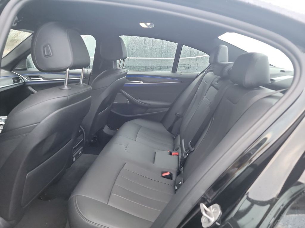 2021 BMW 5 Series Image 11