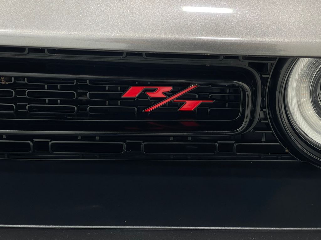 2019 Dodge Challenger Image 38