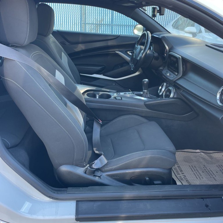 2017 Chevrolet Camaro Image 8