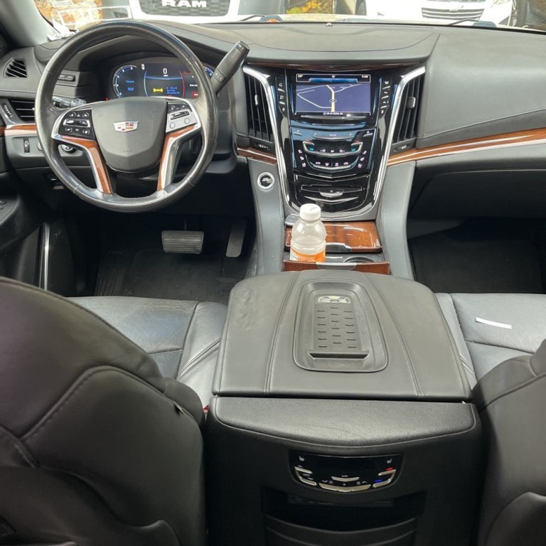 2016 Cadillac Escalade Image 9