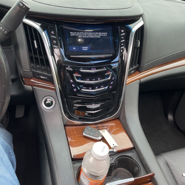 2016 Cadillac Escalade Image 12