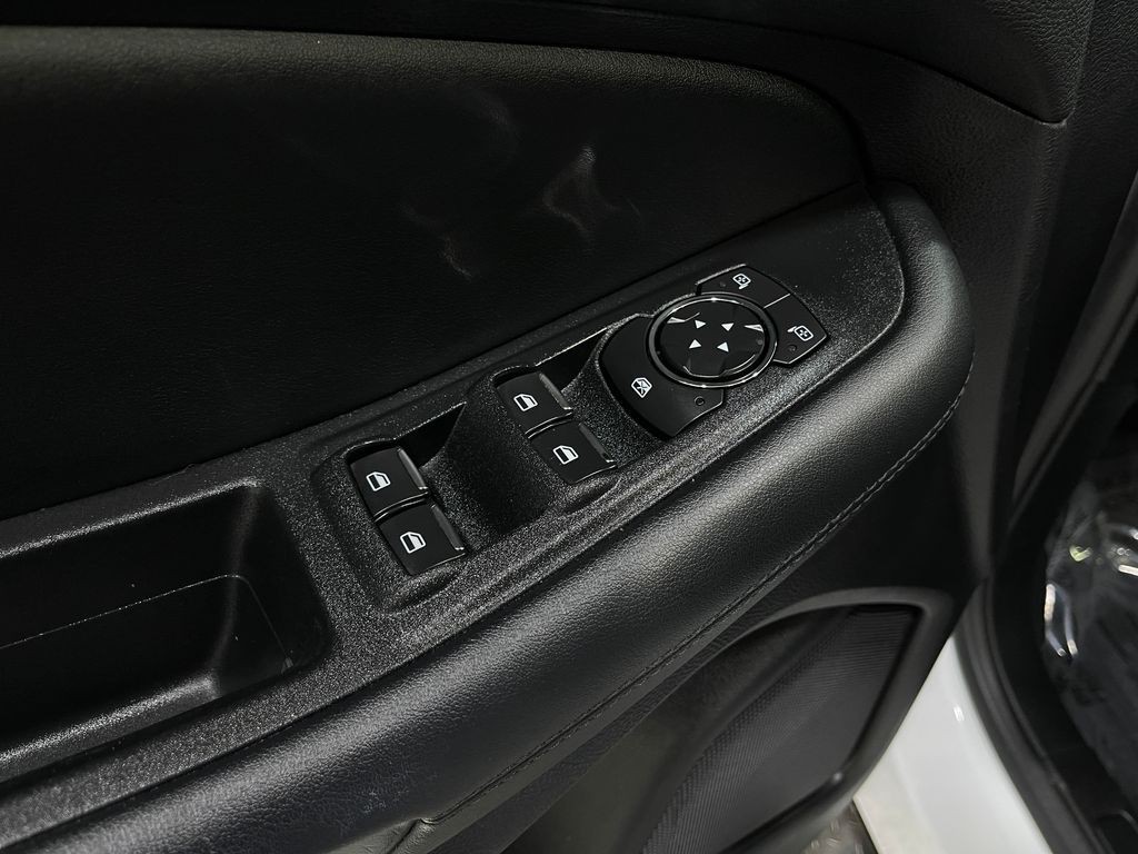 2020 Ford Edge Image 17