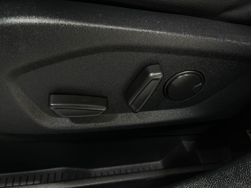 2020 Ford Edge Image 18