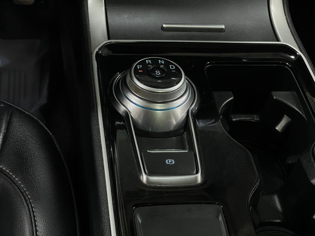 2020 Ford Edge Image 30