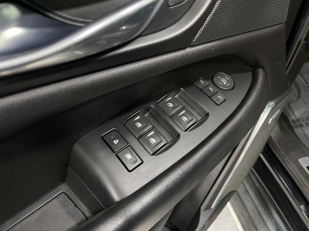 2018 Cadillac Escalade Image 16