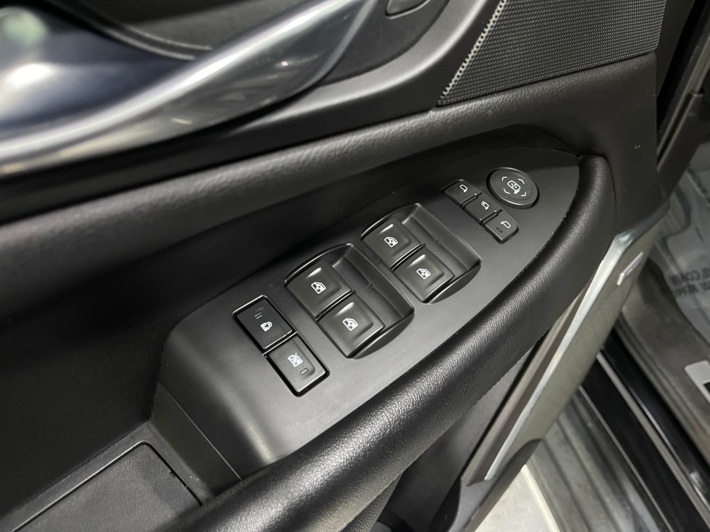 2018 Cadillac Escalade Image 16