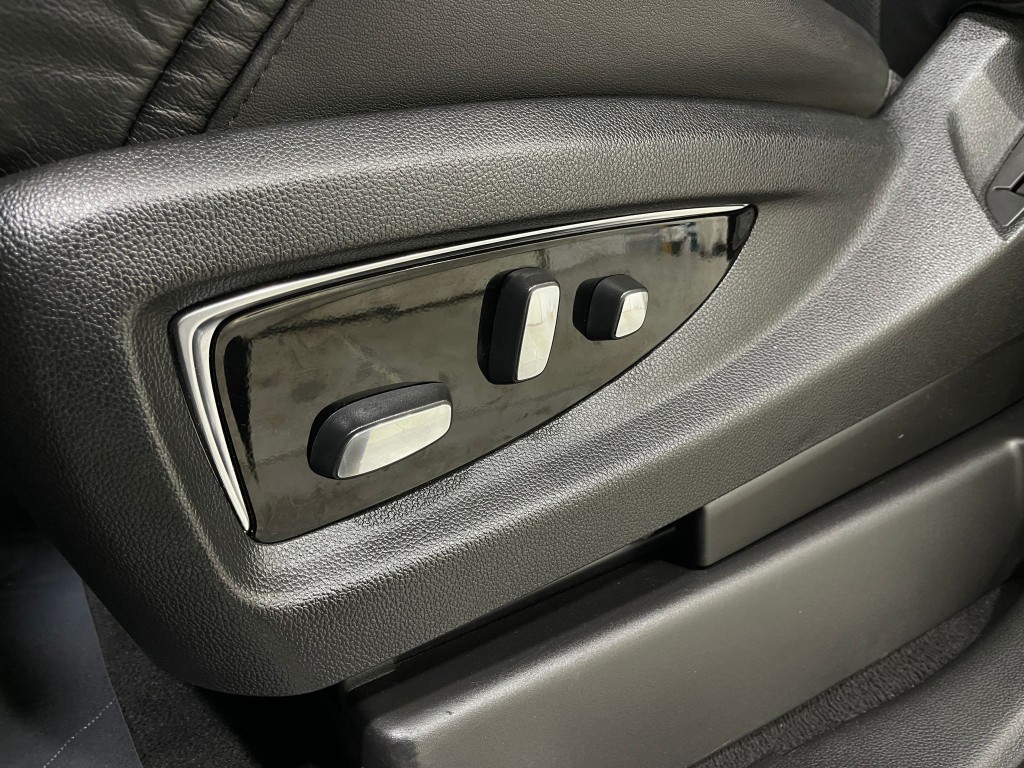 2018 Cadillac Escalade Image 17