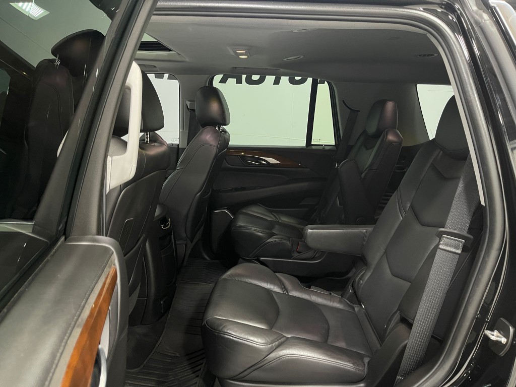 2018 Cadillac Escalade Image 31