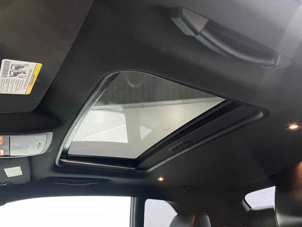 2016 Dodge Challenger Image 12