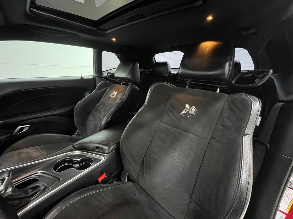 2016 Dodge Challenger Image 14