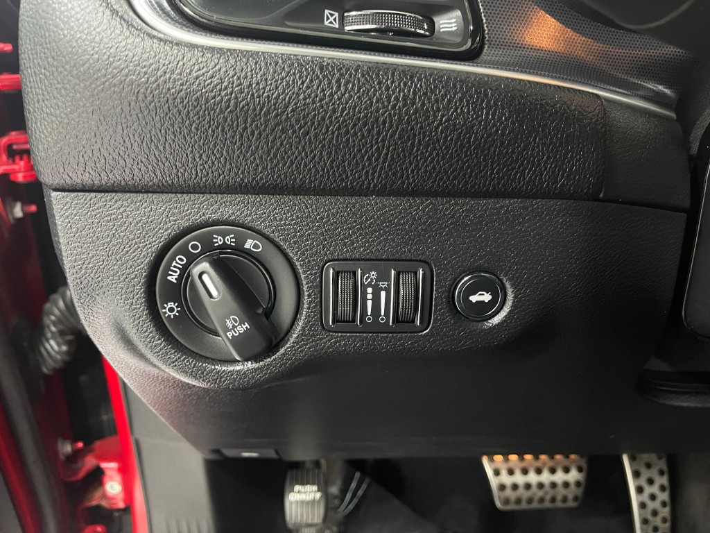 2016 Dodge Challenger Image 20