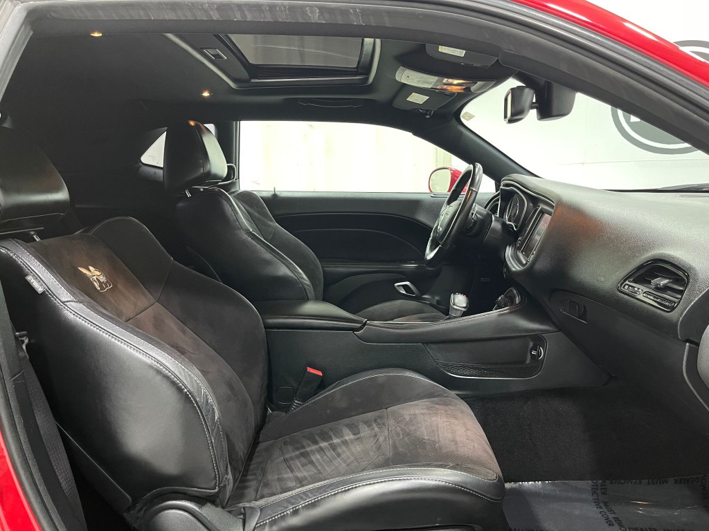 2016 Dodge Challenger Image 30