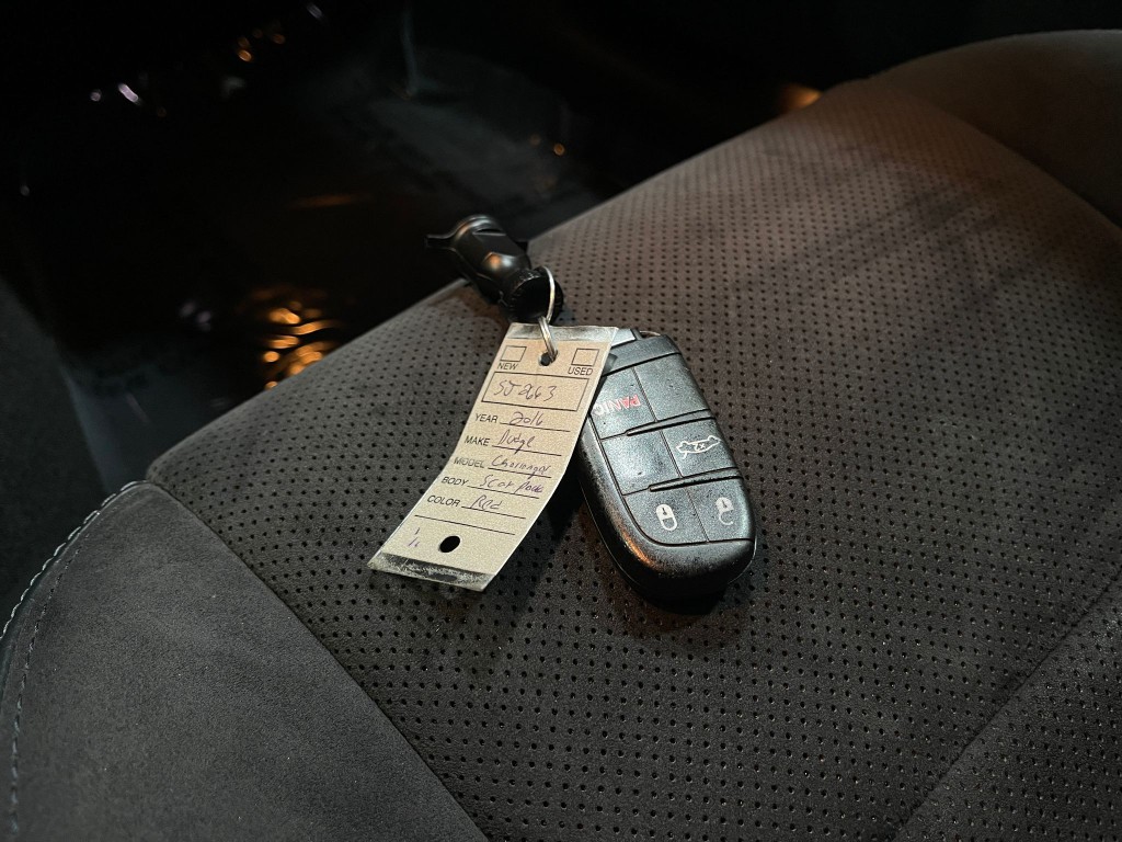 2016 Dodge Challenger Image 35