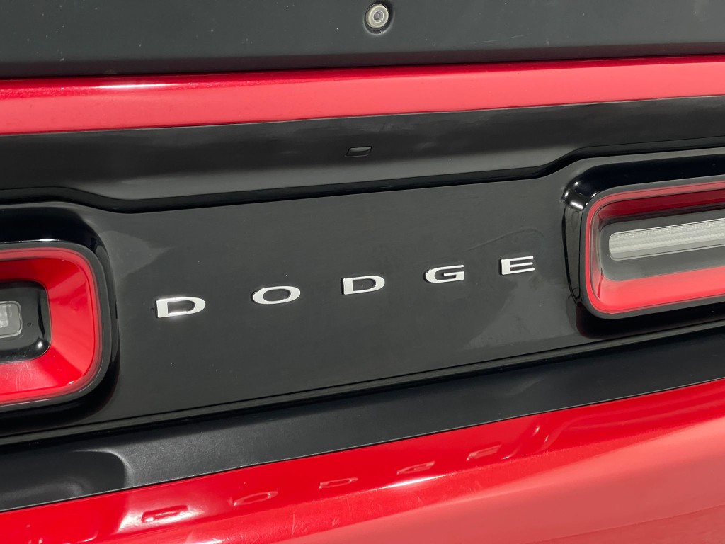 2016 Dodge Challenger Image 37
