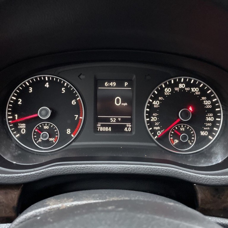 2015 Volkswagen Passat Image 9