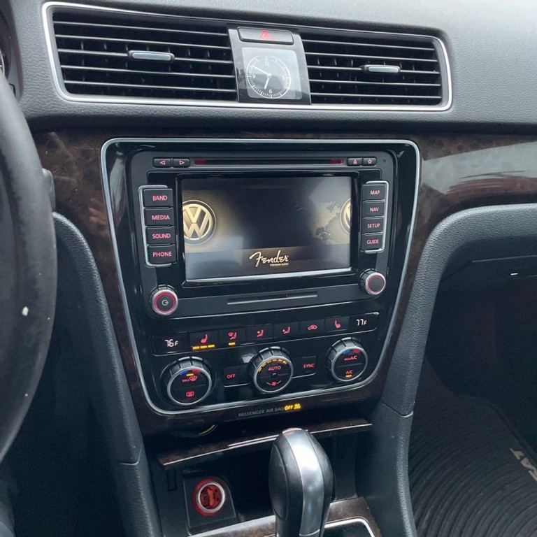 2015 Volkswagen Passat Image 13