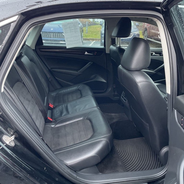 2015 Volkswagen Passat Image 14