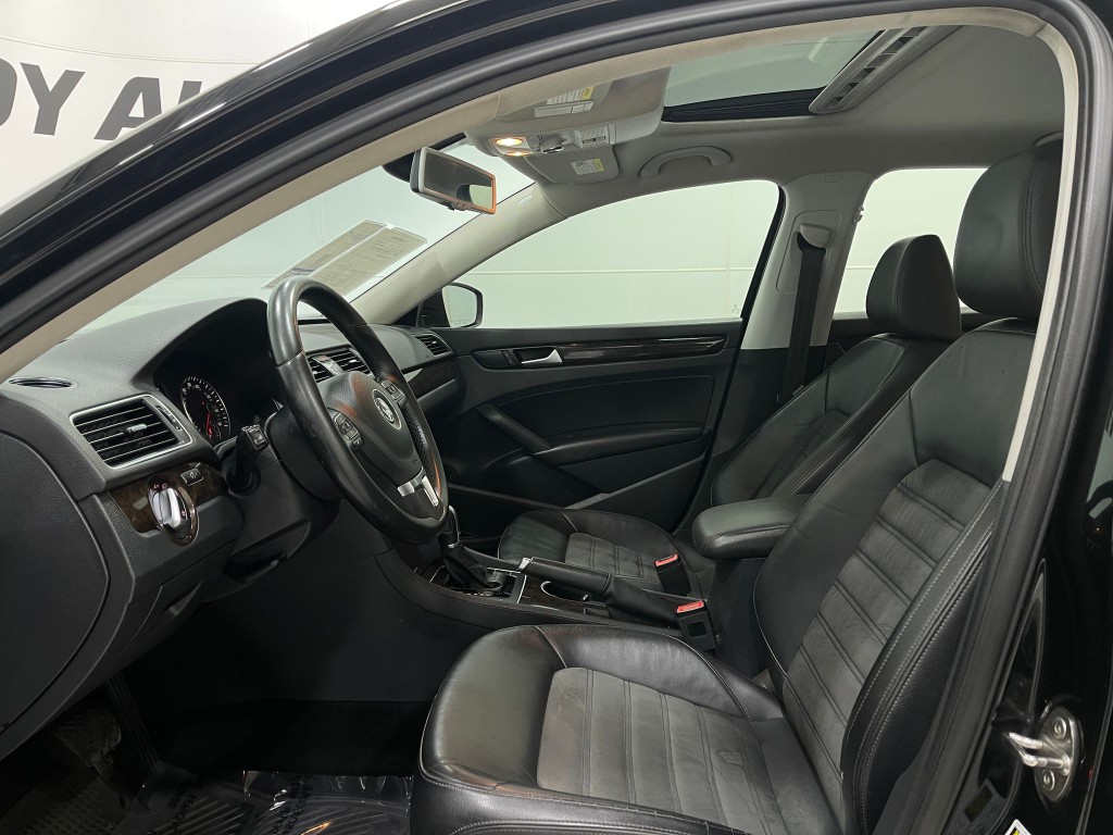 2015 Volkswagen Passat Image 12