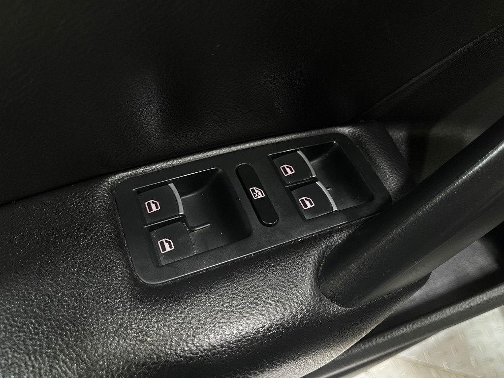 2015 Volkswagen Passat Image 15