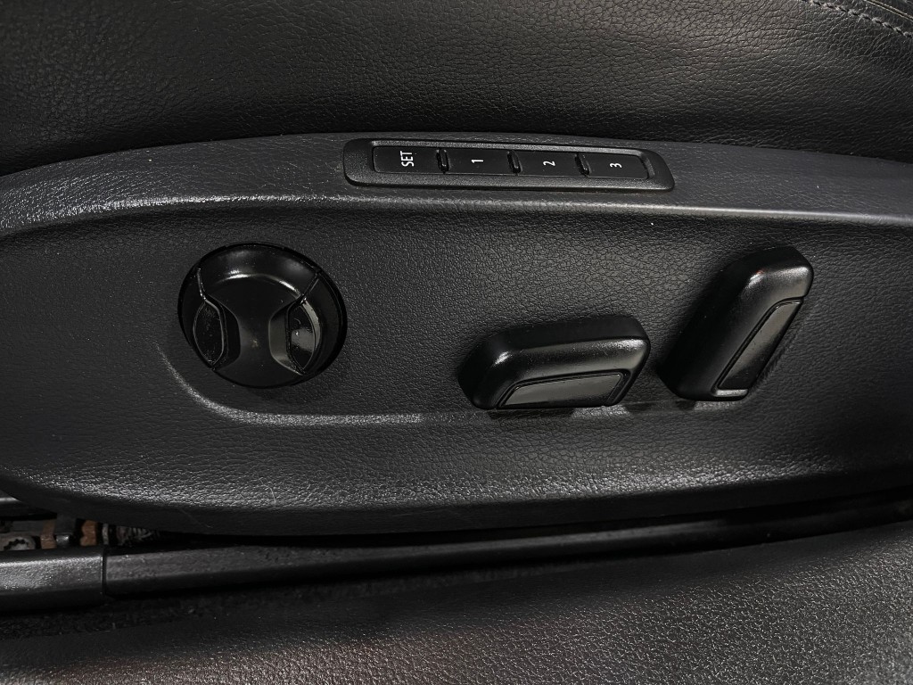 2015 Volkswagen Passat Image 16