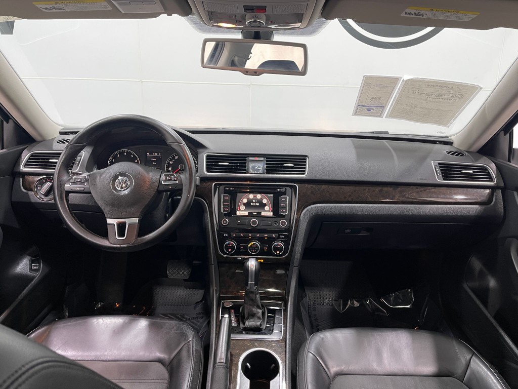 2015 Volkswagen Passat Image 18