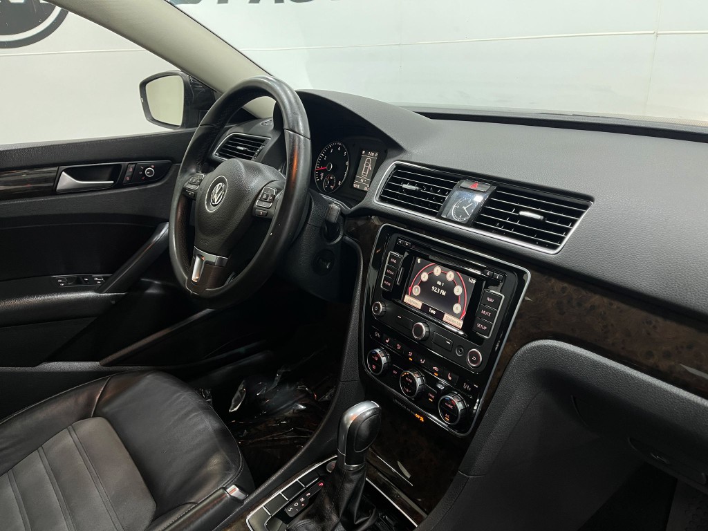 2015 Volkswagen Passat Image 19