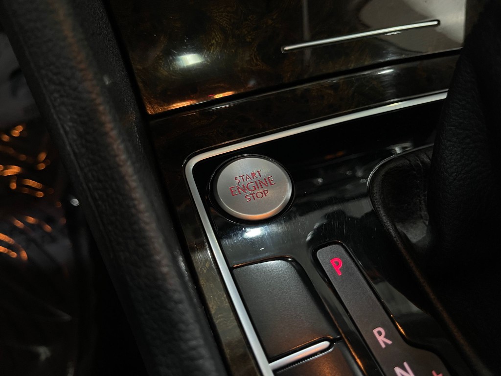 2015 Volkswagen Passat Image 20