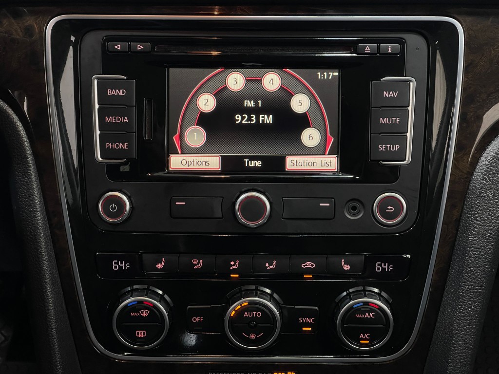 2015 Volkswagen Passat Image 23