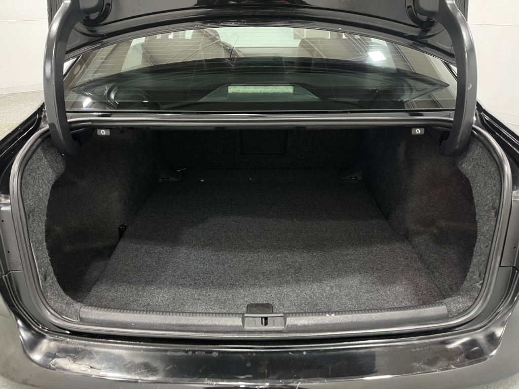 2015 Volkswagen Passat Image 24