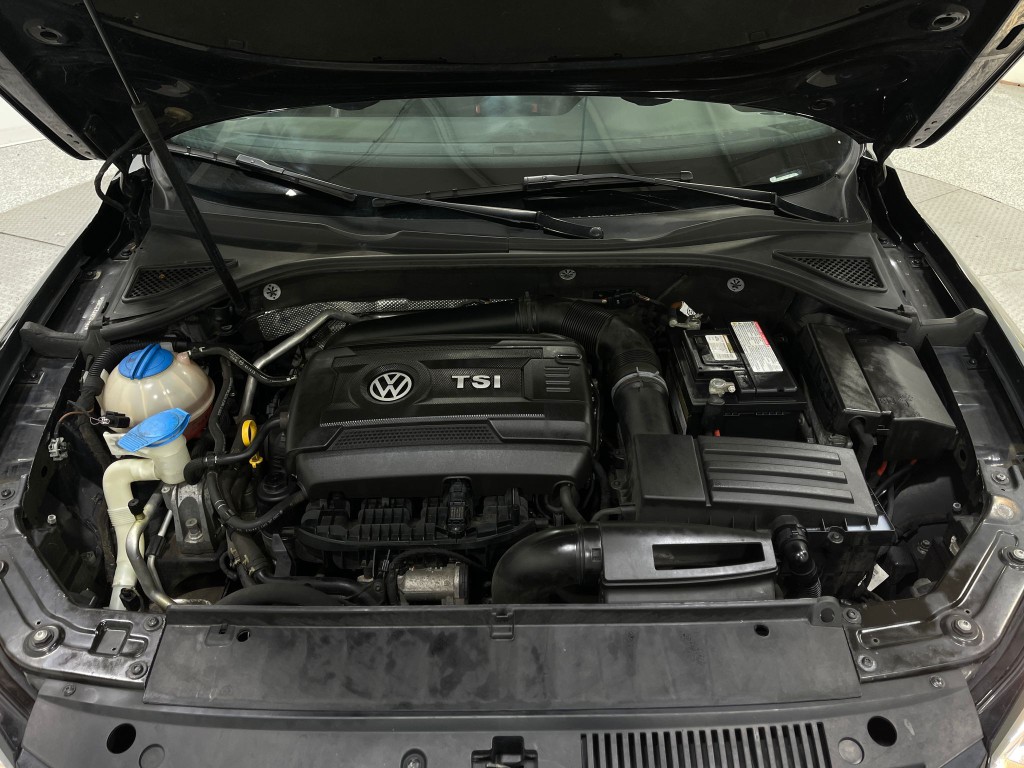2015 Volkswagen Passat Image 25