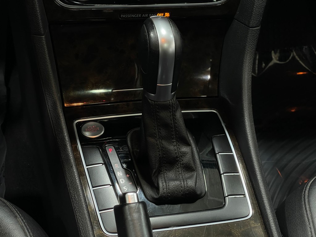 2015 Volkswagen Passat Image 27
