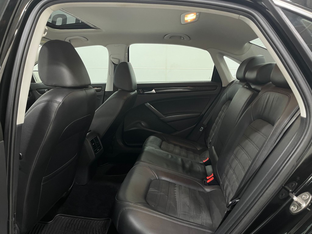 2015 Volkswagen Passat Image 28